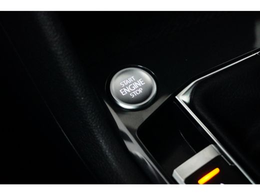 Volkswagen Tiguan 1.4 TSI 245PK DSG-6 eHybrid R-Line | NAVIGATIE | CAMERA | AUTO A. KLEP ActivLease financial lease