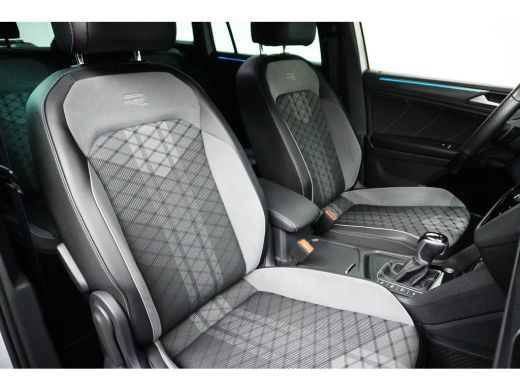 Volkswagen Tiguan 1.4 TSI 245PK DSG-6 eHybrid R-Line | NAVIGATIE | CAMERA | AUTO A. KLEP ActivLease financial lease