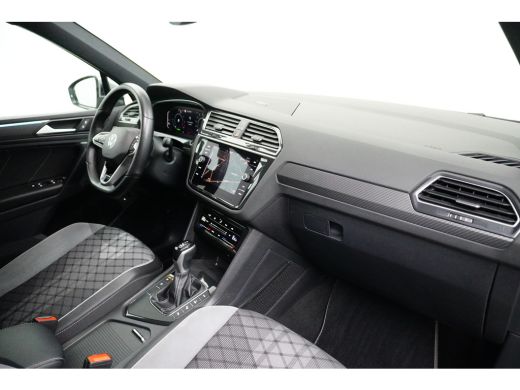 Volkswagen Tiguan 1.4 TSI 245PK DSG-6 eHybrid R-Line | NAVIGATIE | CAMERA | AUTO A. KLEP ActivLease financial lease