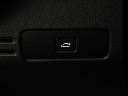 Volvo  XC40 Core | 70Kwh | Warmtepomp | Stoelverwarming | Getint Glas | All Season Banden ActivLease financial lease