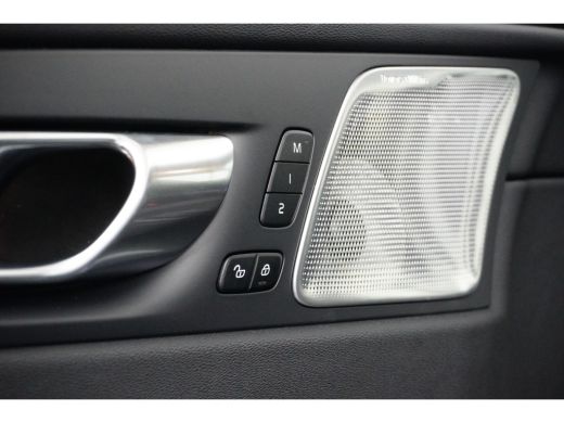 Volvo  XC60 Volvo 2.0 Recharge T6 AWD Ultimate Dark | Luchtvering | Bowers&Wilkins | 360 Camera | HUD | Trekh... ActivLease financial lease