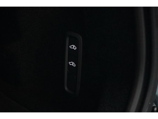 Volvo  XC60 Volvo 2.0 Recharge T6 AWD Ultimate Dark | Luchtvering | Bowers&Wilkins | 360 Camera | HUD | Trekh... ActivLease financial lease