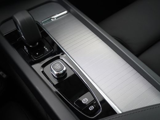 Volvo  XC60 T6 Ultimate Dark | 360 graden camera | Semi elektrische trekhaak | Head-up display | Elektrisch v... ActivLease financial lease