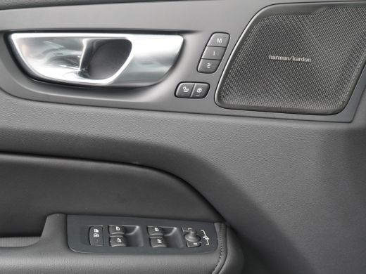Volvo  XC60 T6 Ultimate Dark | 360 graden camera | Semi elektrische trekhaak | Head-up display | Elektrisch v... ActivLease financial lease