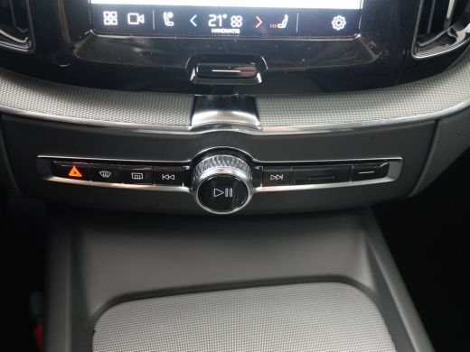 Volvo  XC60 T6 Ultimate Dark | 360 graden camera | Semi elektrische trekhaak | Head-up display | Elektrisch v... ActivLease financial lease