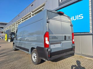 Fiat Ducato 2.2 MultiJet 140 pk S&S L3H2 3.3t | € 10.360,- Voorraad Voordeel | 3,9% Financial Lease | Navigat...