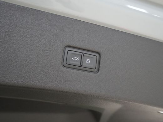 Audi Q8 55 TFSI e 380pk quattro Pro Line S-Line Navigatie Luchtvering Stoelmemory Bang & Olufsen ActivLease financial lease