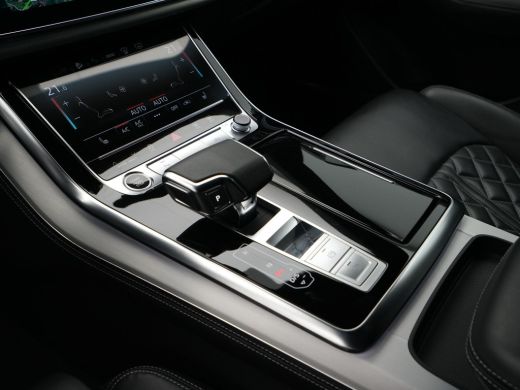 Audi Q8 55 TFSI e 380pk quattro Pro Line S-Line Navigatie Luchtvering Stoelmemory Bang & Olufsen ActivLease financial lease