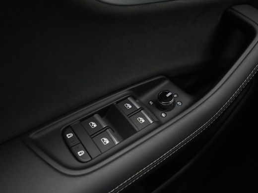 Audi Q8 55 TFSI e 380pk quattro Pro Line S-Line Navigatie Luchtvering Stoelmemory Bang & Olufsen ActivLease financial lease