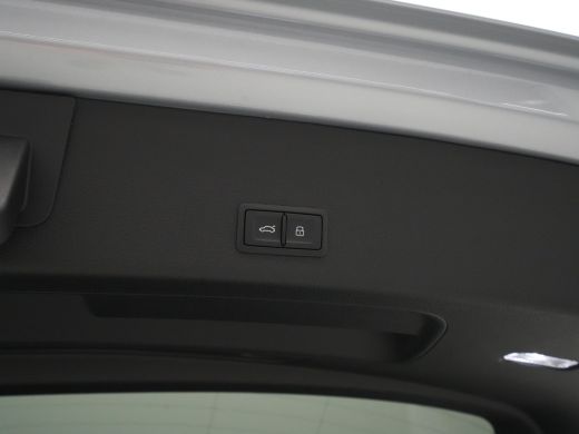 Audi Q8 e-tron 55 quattro Advanced Edition 115 kWh Panorama 360 Camera Trekhaak HUD 22'' 3 ActivLease financial lease