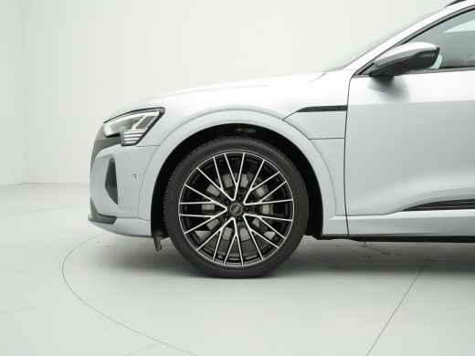 Audi Q8 e-tron 55 quattro Advanced Edition 115 kWh Panorama 360 Camera Trekhaak HUD 22'' 3 ActivLease financial lease