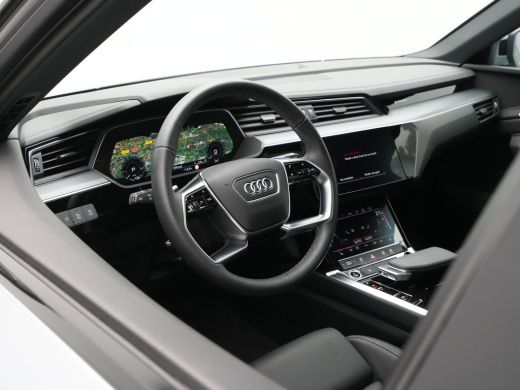 Audi Q8 e-tron 55 quattro Advanced Edition 115 kWh Panorama 360 Camera Trekhaak HUD 22'' 3 ActivLease financial lease