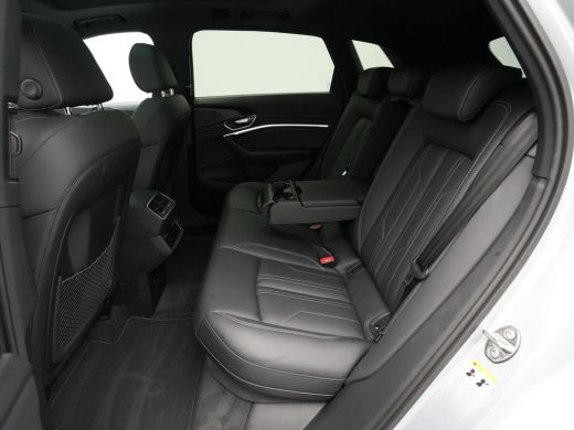 Audi Q8 e-tron 55 quattro Advanced Edition 115 kWh Panorama 360 Camera Trekhaak HUD 22'' 3 ActivLease financial lease