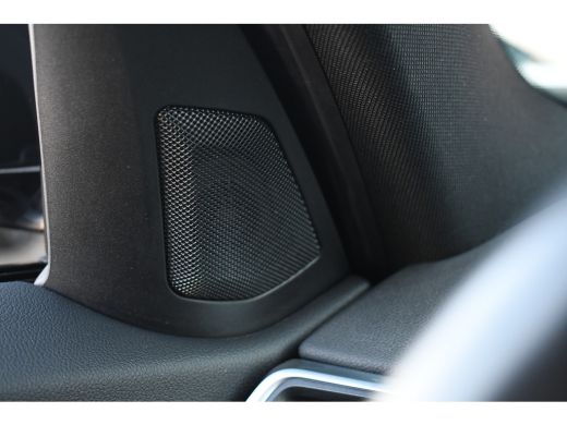 BMW 3 Serie Touring 330e M-Sport el-trekh el-zetels HUD 19inch camera HiFi ActivLease financial lease