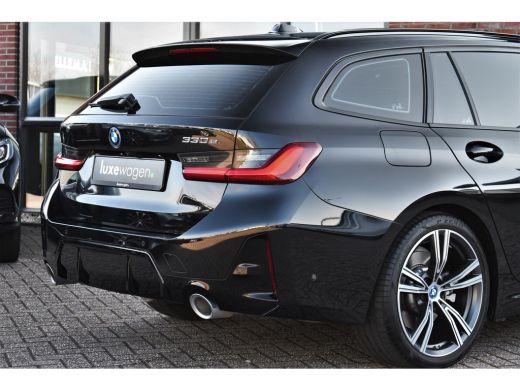 BMW 3 Serie Touring 330e M-Sport el-trekh el-zetels HUD 19inch camera HiFi ActivLease financial lease