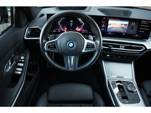BMW 3 Serie Touring 330e M-Sport el-trekh el-zetels HUD 19inch camera HiFi ActivLease financial lease