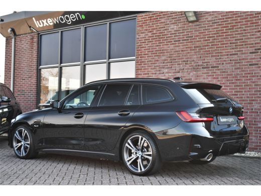 BMW 3 Serie Touring 330e M-Sport el-trekh el-zetels HUD 19inch camera HiFi ActivLease financial lease