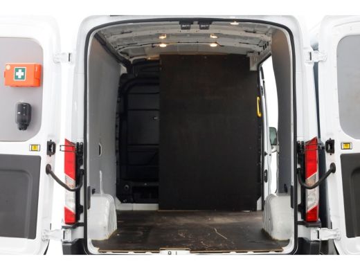 Ford Transit 350 2.0 TDCI 130pk E6 L2H2 Trend Airco/Camera/Trekhaak 2800kg 04-2019 ActivLease financial lease
