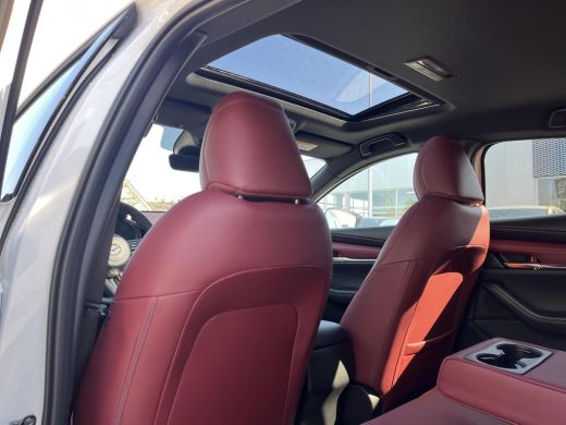Mazda 3 2.0 e-SkyActiv-X M Hybrid 186 Takumi | Sunroof Pack | Rood leder | Model 2025 | Uit voorraad leve... ActivLease financial lease