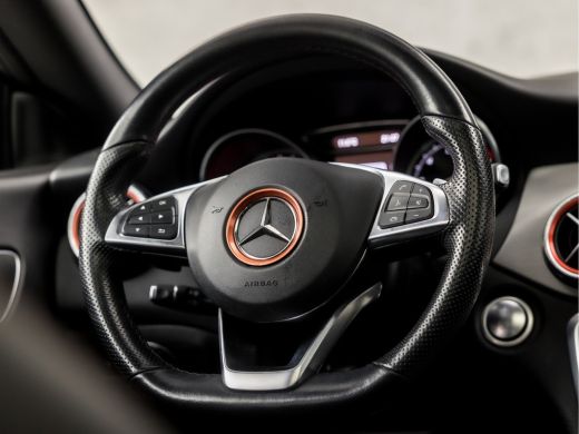 Mercedes CLA-Klasse 180 AMG Sport Automaat (SCHUIFDAK, APPLE CARPLAY, GROOT NAVI, LEDER/ALCANTARA, CAMERA, SPORTSTOEL... ActivLease financial lease