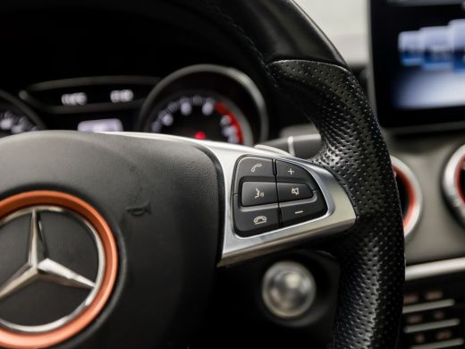 Mercedes CLA-Klasse 180 AMG Sport Automaat (SCHUIFDAK, APPLE CARPLAY, GROOT NAVI, LEDER/ALCANTARA, CAMERA, SPORTSTOEL... ActivLease financial lease
