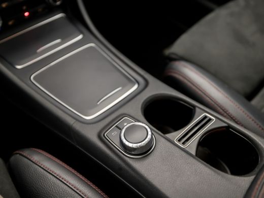 Mercedes CLA-Klasse 180 AMG Sport Automaat (SCHUIFDAK, APPLE CARPLAY, GROOT NAVI, LEDER/ALCANTARA, CAMERA, SPORTSTOEL... ActivLease financial lease