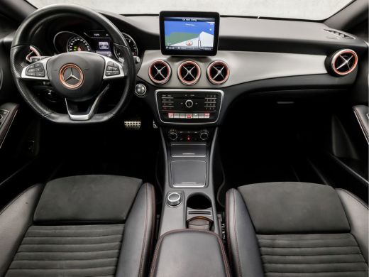 Mercedes CLA-Klasse 180 AMG Sport Automaat (SCHUIFDAK, APPLE CARPLAY, GROOT NAVI, LEDER/ALCANTARA, CAMERA, SPORTSTOEL... ActivLease financial lease