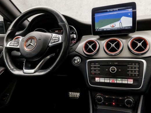 Mercedes CLA-Klasse 180 AMG Sport Automaat (SCHUIFDAK, APPLE CARPLAY, GROOT NAVI, LEDER/ALCANTARA, CAMERA, SPORTSTOEL... ActivLease financial lease
