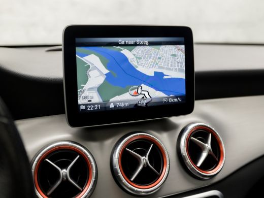 Mercedes CLA-Klasse 180 AMG Sport Automaat (SCHUIFDAK, APPLE CARPLAY, GROOT NAVI, LEDER/ALCANTARA, CAMERA, SPORTSTOEL... ActivLease financial lease
