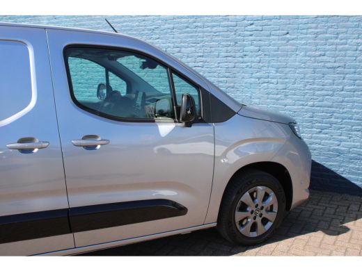 Opel Combo 1.5 BlueHDi 130 S&S L1 | Automaat | 3-Zits | Navigatie | Camera | Lichtmetaal | 2.500km | ActivLease financial lease