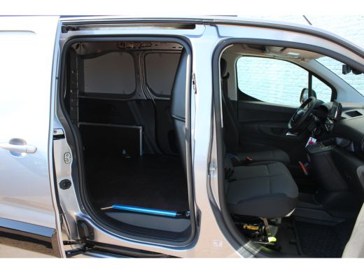 Opel Combo 1.5 BlueHDi 130 S&S L1 | Automaat | 3-Zits | Navigatie | Camera | Lichtmetaal | 2.500km | ActivLease financial lease
