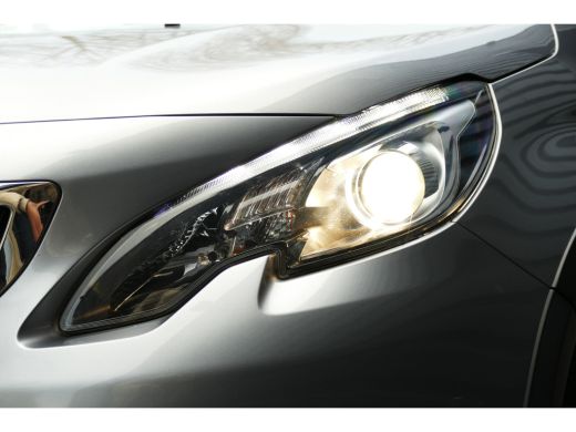 Peugeot 2008 Peugeot 1.2 PURETECH 130PK ALLURE / NAVI / CLIMA / PDC / 16" LMV / CAMERA / PANO.DAK / WINTERPAKK... ActivLease financial lease