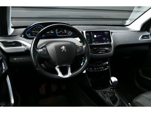 Peugeot 2008 Peugeot 1.2 PURETECH 130PK ALLURE / NAVI / CLIMA / PDC / 16" LMV / CAMERA / PANO.DAK / WINTERPAKK... ActivLease financial lease