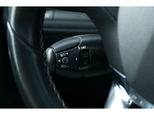 Peugeot 2008 Peugeot 1.2 PURETECH 130PK ALLURE / NAVI / CLIMA / PDC / 16" LMV / CAMERA / PANO.DAK / WINTERPAKK... ActivLease financial lease