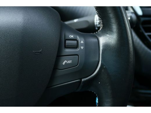 Peugeot 2008 Peugeot 1.2 PURETECH 130PK ALLURE / NAVI / CLIMA / PDC / 16" LMV / CAMERA / PANO.DAK / WINTERPAKK... ActivLease financial lease