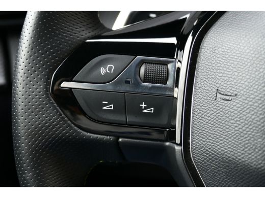 Peugeot 208 Peugeot 1.2 PURTECH 100PK GT AUTOMAAT / NAVI / CLIMA / PDC / 17"LMV / CAMERA / FULL-LED / BLUETOO... ActivLease financial lease