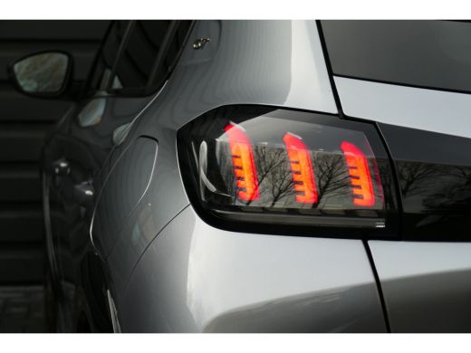 Peugeot 208 Peugeot 1.2 PURTECH 100PK GT AUTOMAAT / NAVI / CLIMA / PDC / 17"LMV / CAMERA / FULL-LED / BLUETOO... ActivLease financial lease