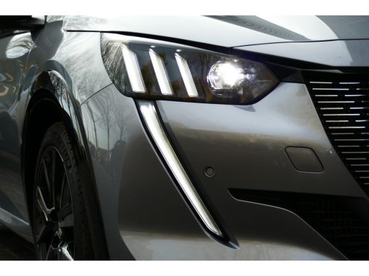Peugeot 208 Peugeot 1.2 PURTECH 100PK GT AUTOMAAT / NAVI / CLIMA / PDC / 17"LMV / CAMERA / FULL-LED / BLUETOO... ActivLease financial lease