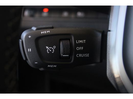 Peugeot 3008 Peugeot 1.6 Hybrid 225-PK Allure Pack Business NAVI | CLIMATE CONTROL | STOELVERWARMING | CAMERA ActivLease financial lease
