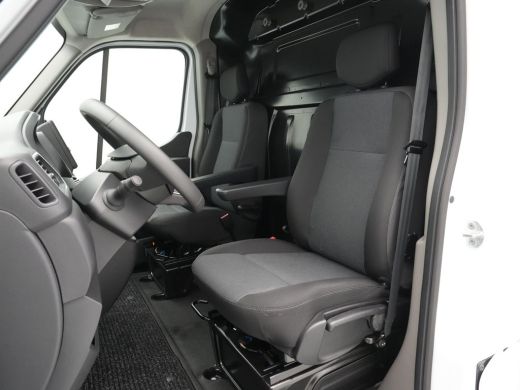 Renault Master T35 2.3 dCi 135 L2H2 Comfort Navigatie Trekhaak Airco Cruise Carplay Camera ActivLease financial lease