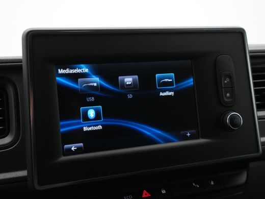 Renault Master T35 2.3 dCi 135 L2H2 Comfort Navigatie Trekhaak Airco Cruise Carplay Camera ActivLease financial lease