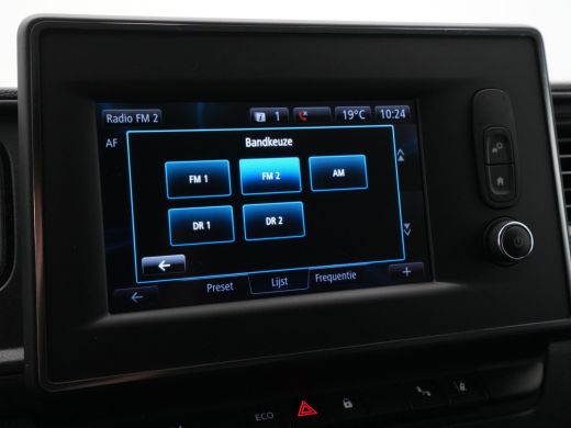 Renault Master T35 2.3 dCi 135 L2H2 Comfort Navigatie Trekhaak Airco Cruise Carplay Camera ActivLease financial lease