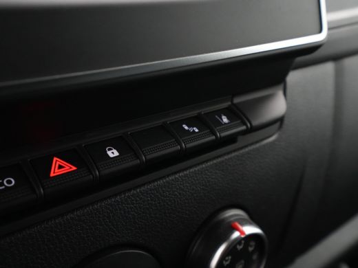 Renault Master T35 2.3 dCi 135 L2H2 Comfort Navigatie Trekhaak Airco Cruise Carplay Camera ActivLease financial lease