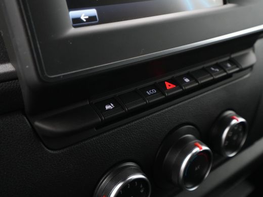 Renault Master T35 2.3 dCi 135 L2H2 Comfort Navigatie Trekhaak Airco Cruise Carplay Camera ActivLease financial lease