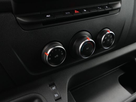 Renault Master T35 2.3 dCi 135 L2H2 Comfort Navigatie Trekhaak Airco Cruise Carplay Camera ActivLease financial lease