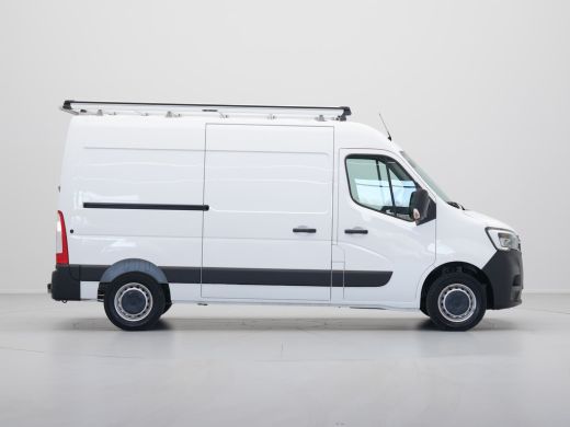 Renault Master T35 2.3 dCi 135 L2H2 Comfort Navigatie Trekhaak Airco Cruise Carplay Camera ActivLease financial lease