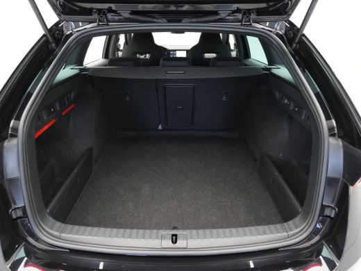 Skoda Octavia Combi 1.0 e-TSI 110pk DSG Sport Business Black Edition Navigatie Trekhaak Virtual Cockpit Pdc Cru... ActivLease financial lease