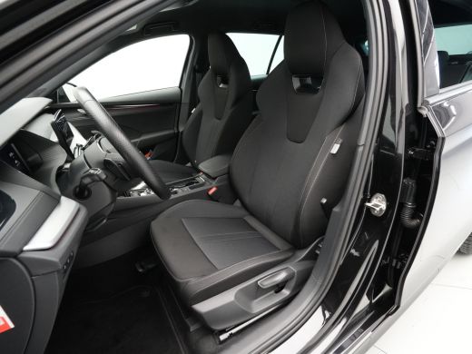 Skoda Octavia Combi 1.0 e-TSI 110pk DSG Sport Business Black Edition Navigatie Trekhaak Virtual Cockpit Pdc Cru... ActivLease financial lease