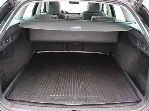Skoda Octavia Combi 1.4 TSI iV PHEV Business Edition Plus 204PK DSG Pano-schuifdak, leder, head-up, matrix led,... ActivLease financial lease