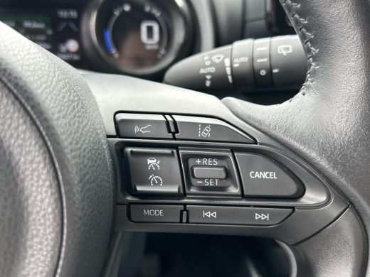 Toyota Yaris 1.5 Hybrid Executive Premium Pack ActivLease financial lease